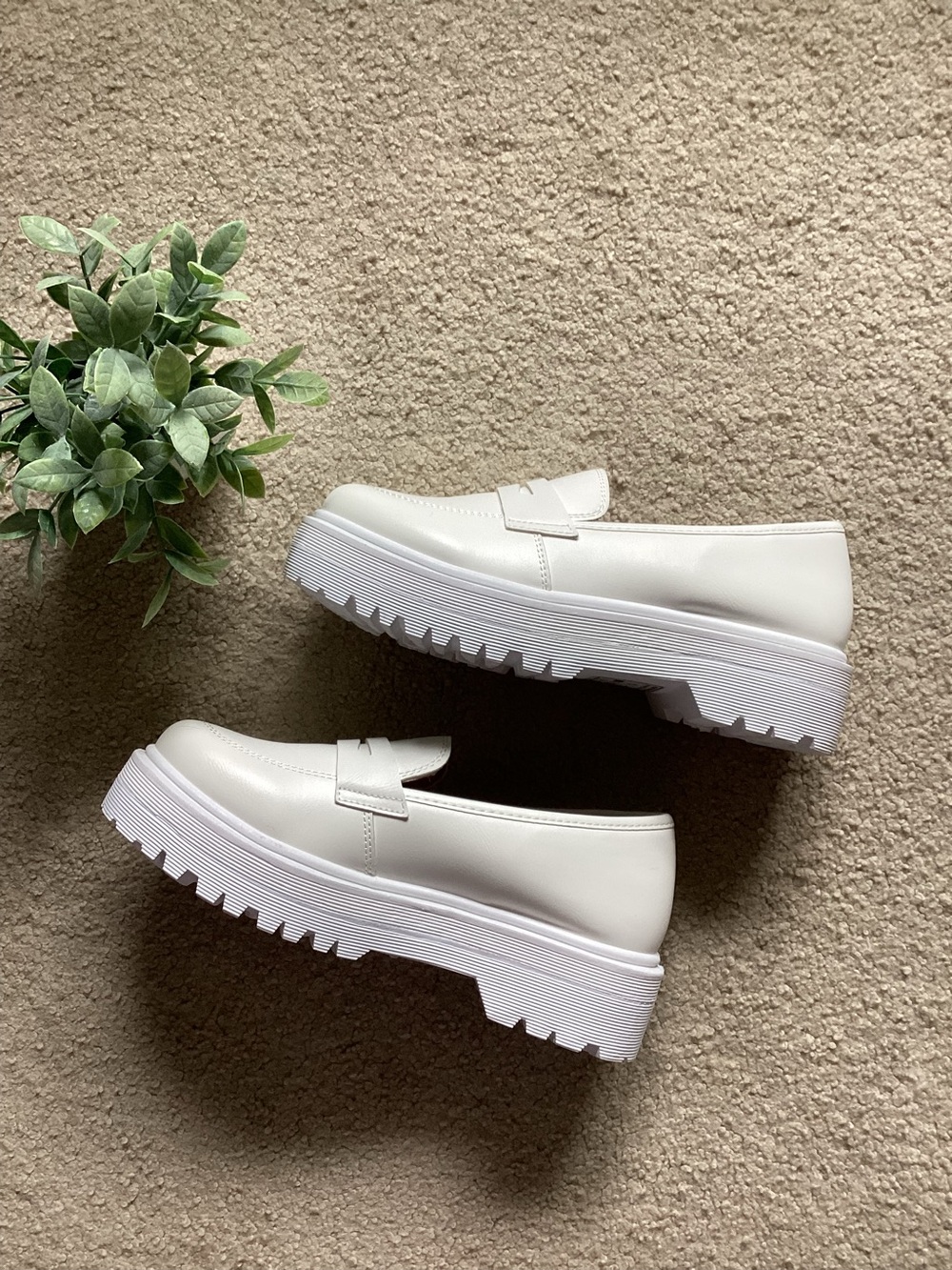 Qupid White Penny Loafer Chunky Platform Shoes Size 8 - Picture 2 of 10